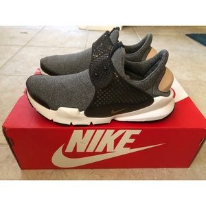 Women’s Nike Sock Dart SE